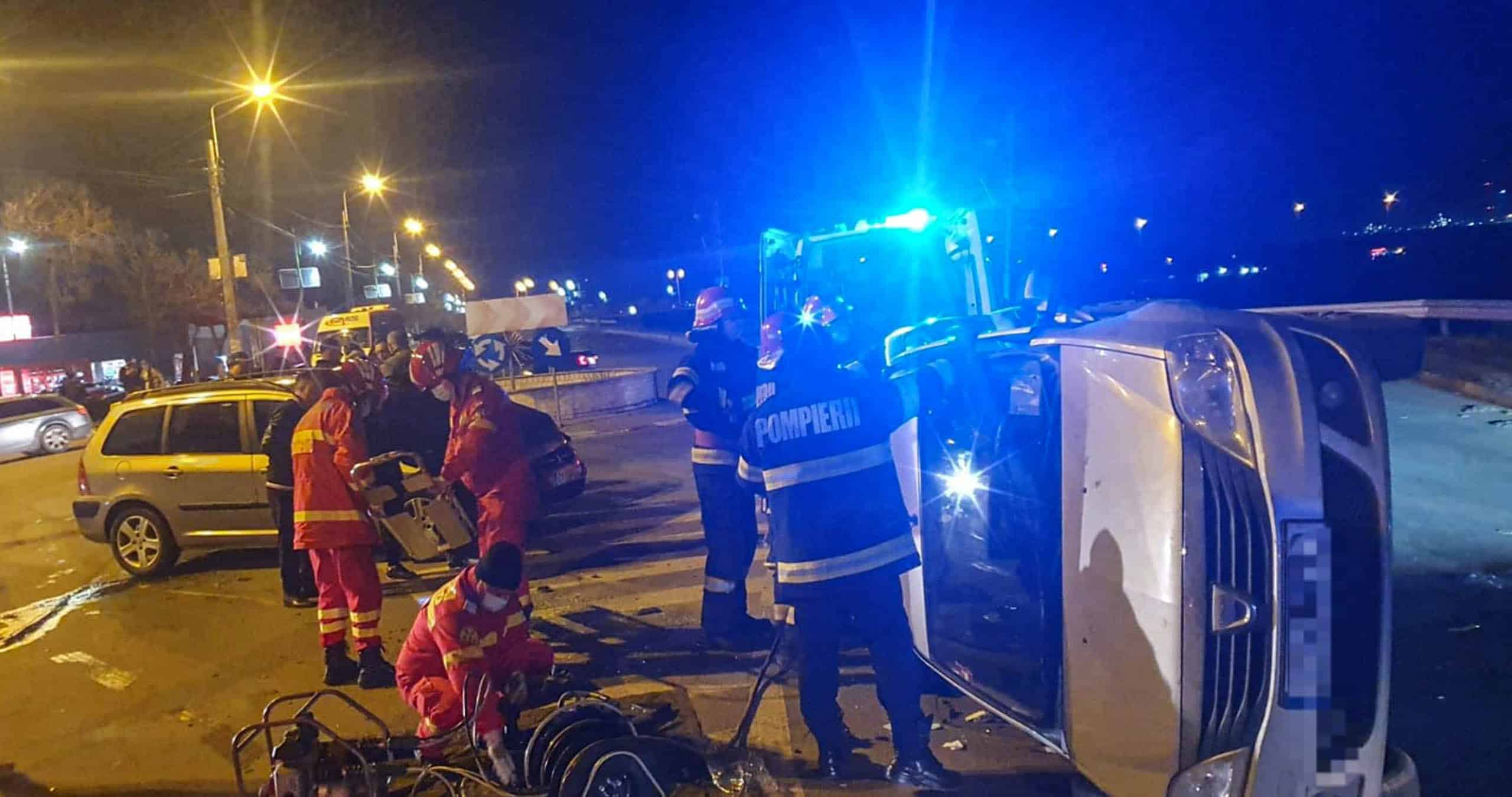 Accident rutier cu două persoane încarcerate la Năvodarinbsp