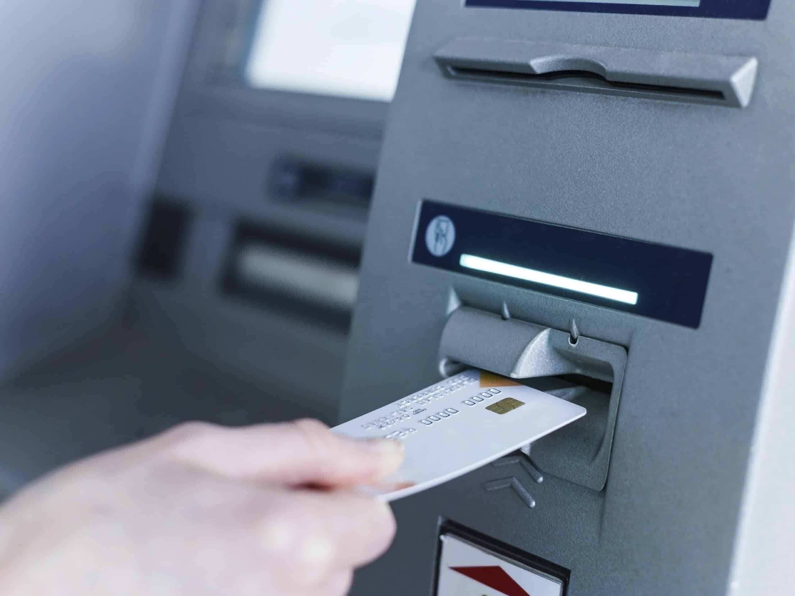 Bancomat ATM retragere numerar